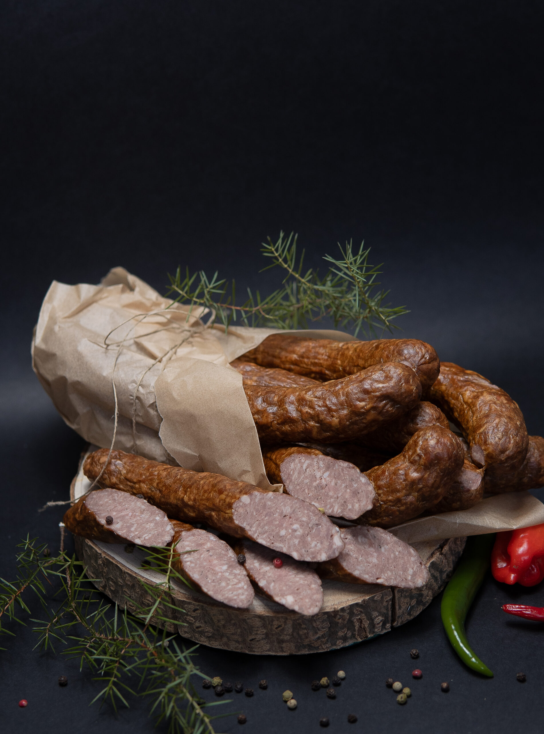 Kiełbasa Wiejska z Wołowiną – tradycyjna, wędzono-pieczona kiełbasa