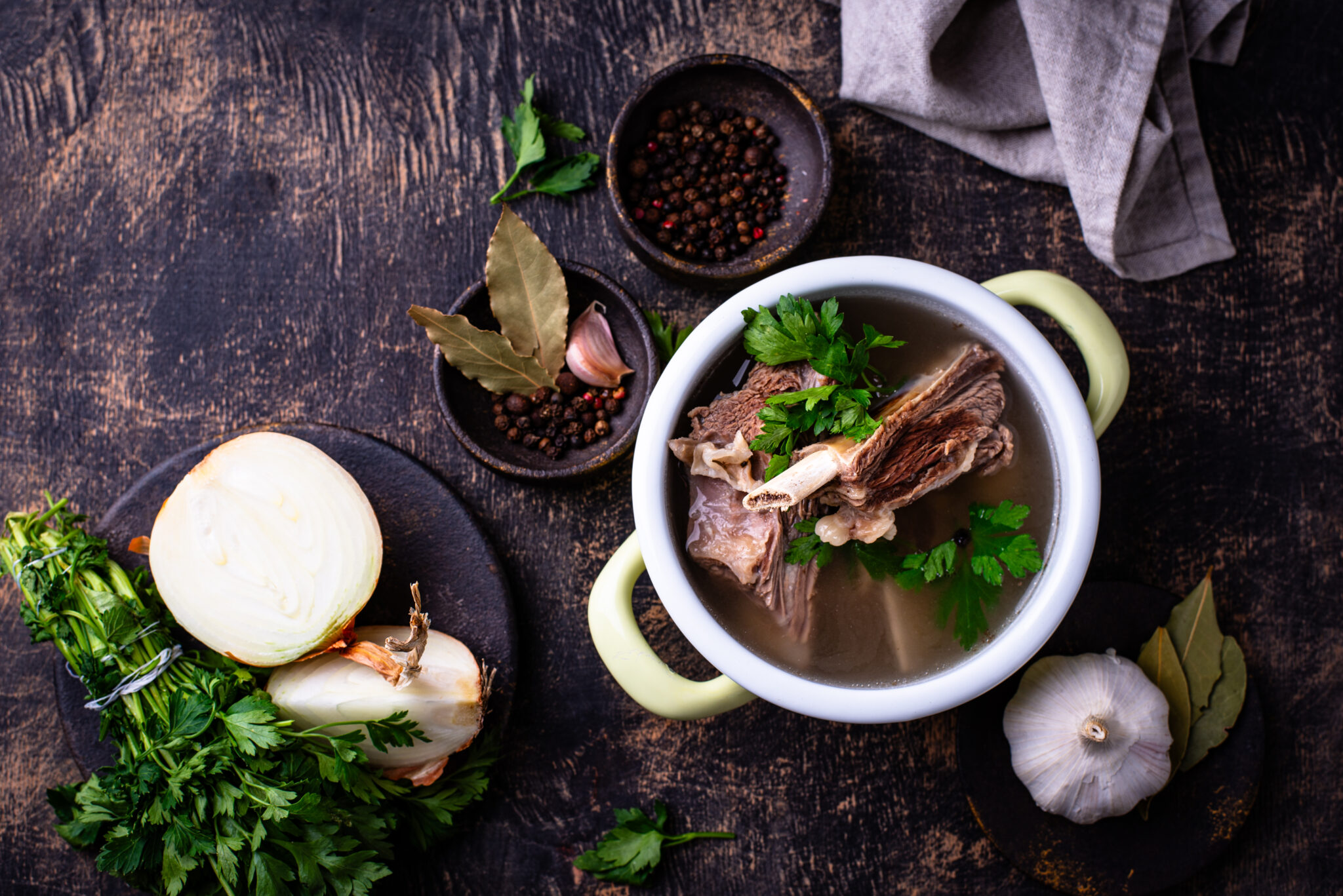 prażenie kości wołowych do bulionu – blacha z piekarnika