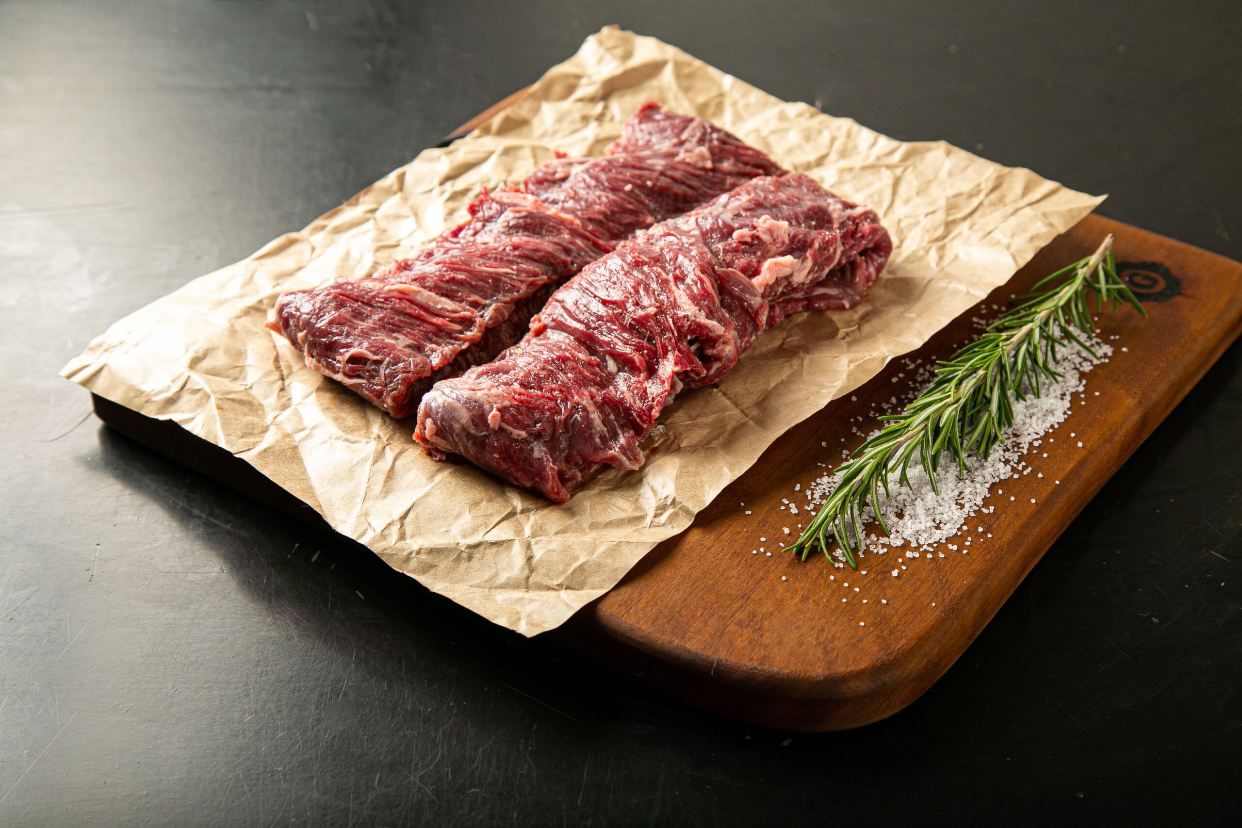 rozbratel (hanger steak) Black Angus – surowa porcja
